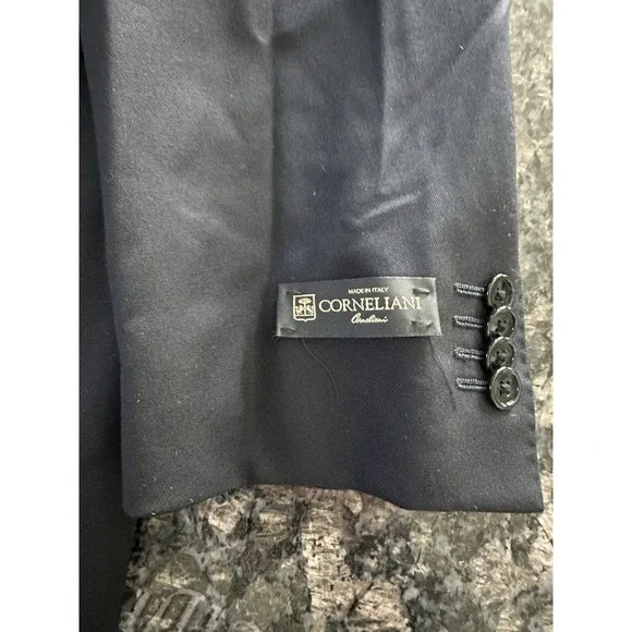 Gorgeous Corneliani Single Breasted virgin-wool suit. Dark Blue. NWT $1695 54LD7